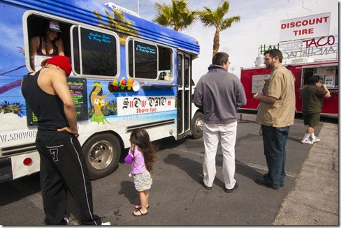 people eating from street food trucks in Las Vegas